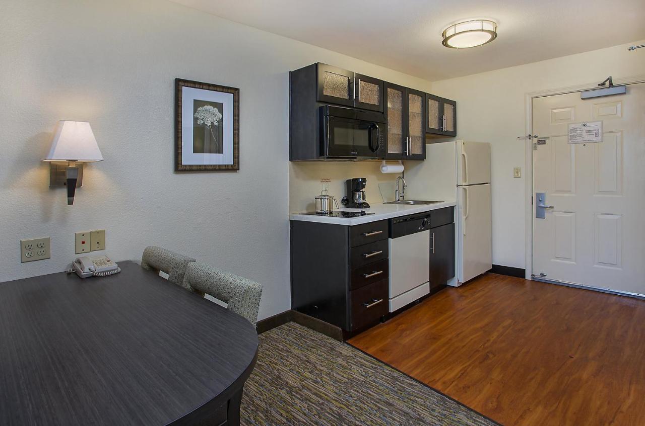 Candlewood Suites Louisville Airport By Ihg Экстерьер фото