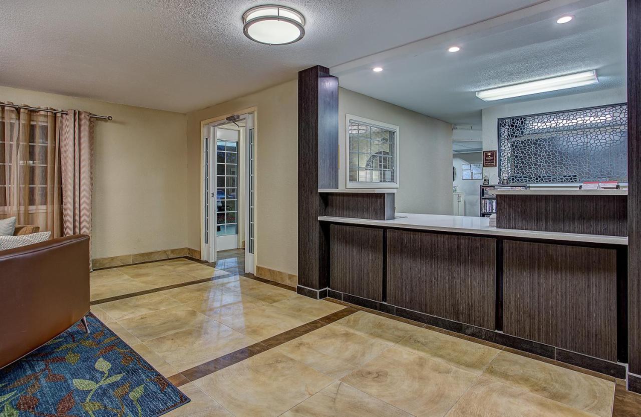 Candlewood Suites Louisville Airport By Ihg Экстерьер фото